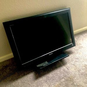 32 or 36in TV. I’m working condition, needs remote.
